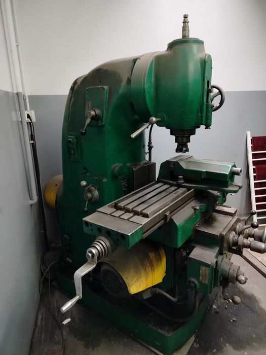 Frezarka uniwersalna do metalu | Stół 1250 × 270 mm | 380 V | Imadło