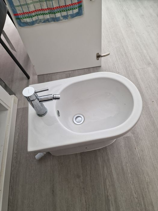 Bidé Sanindusa com torneira cromada – bom estado