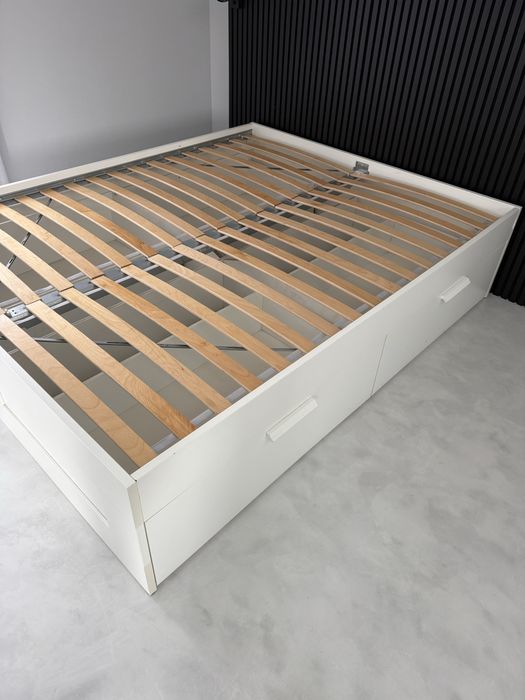 Cama com arrumação inferior (4 gavetões)