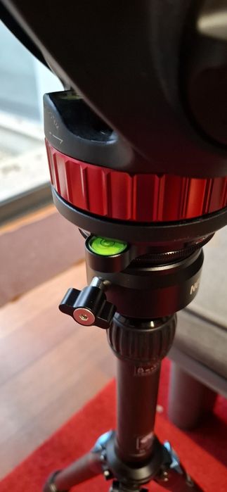 Tripé cabeça manfrotto e pernas sirui em carbono