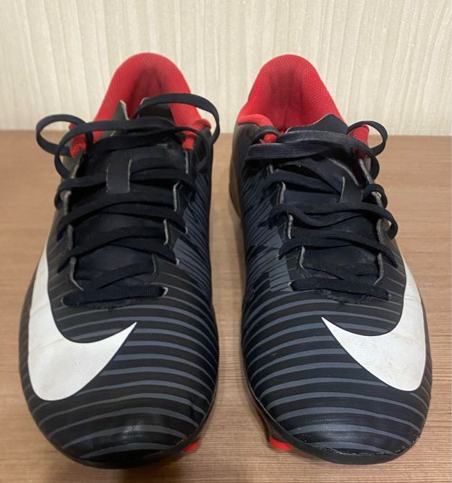 Футбольные бутцы бренда Найк