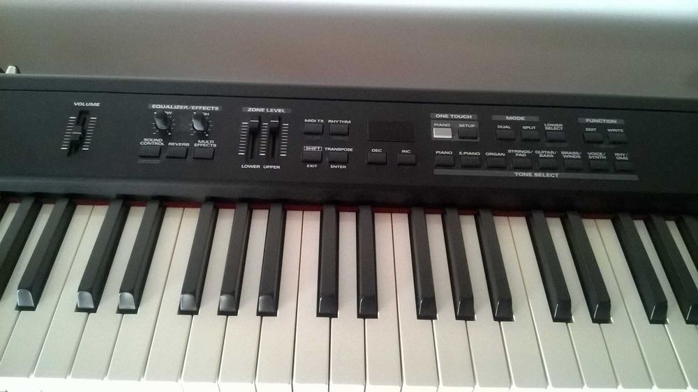 ROLAND RD 300 SX Piano 88 teclas