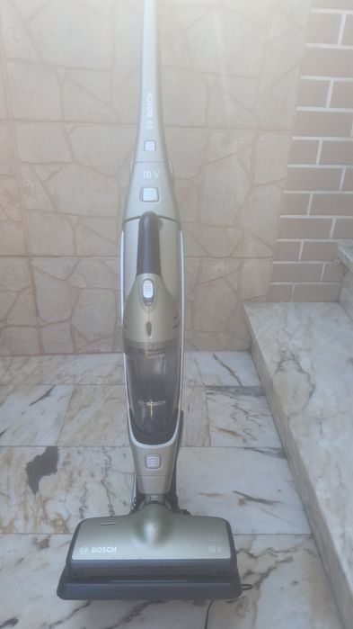 Aspirador vertical BOSCH como novo