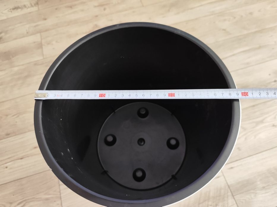 Donica      .      .