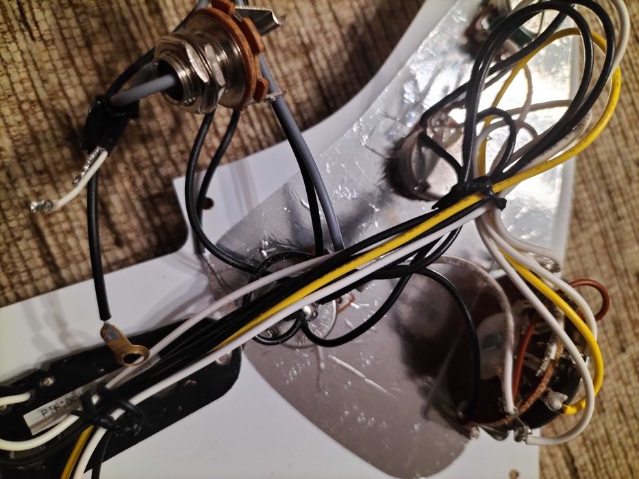 Oryginalny Nowy Kompletny(folia) PICKGUARD Squier CV 50s Strat MN