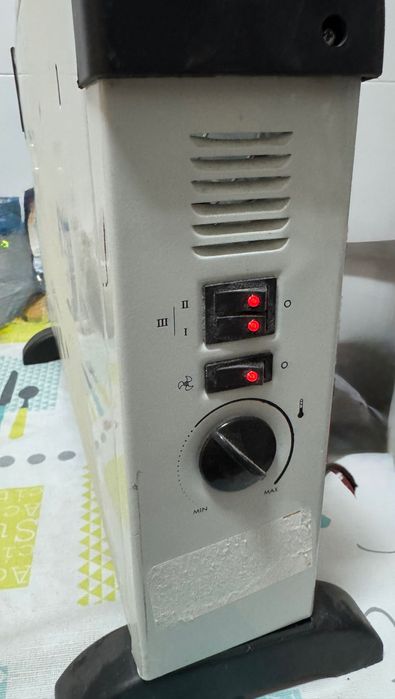 Aquecedor elétrico usado em muito bom estado a funcionar perfeitamente