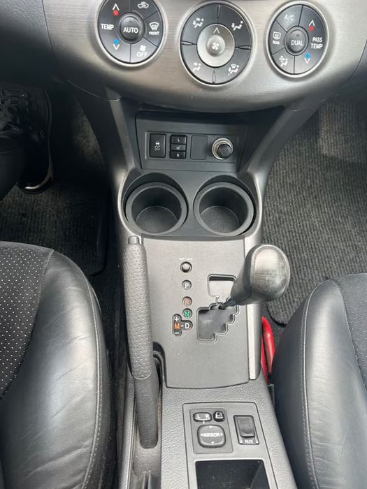 Toyota RAV-4 2012...