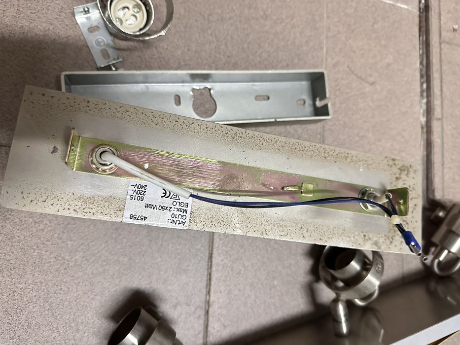 Candeeiros de tecto para focos