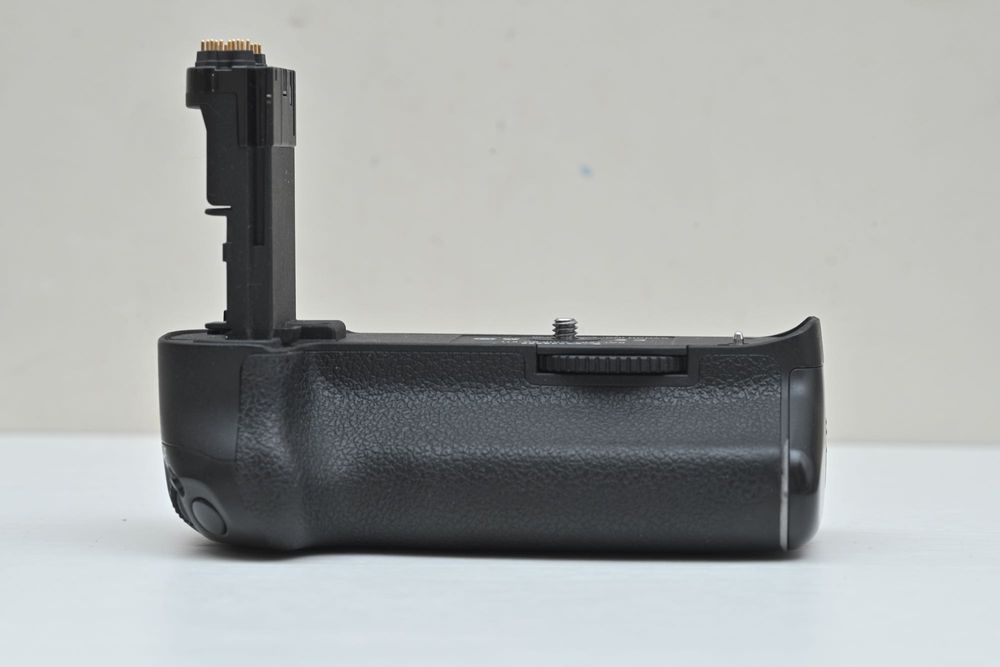 Canon BG-E11 battery grip  5D Mark III, 5DS, 5DS R бустер оригінал