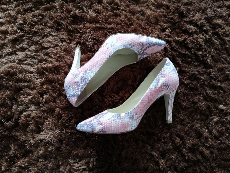 Stilettos Eureka em pele N40