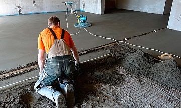 Стяжка пола. Штукатурка стін машинним способом