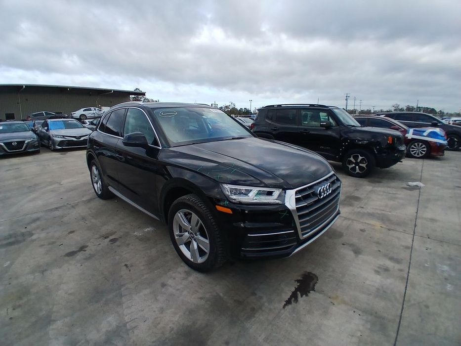 Audi Q5 Premium Plus / Active Display / Panorama / Full Led