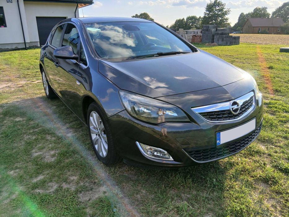 Opel Astra J 1.4 16V Bardzo ładna. Wersja Cosmo, Półskóry.