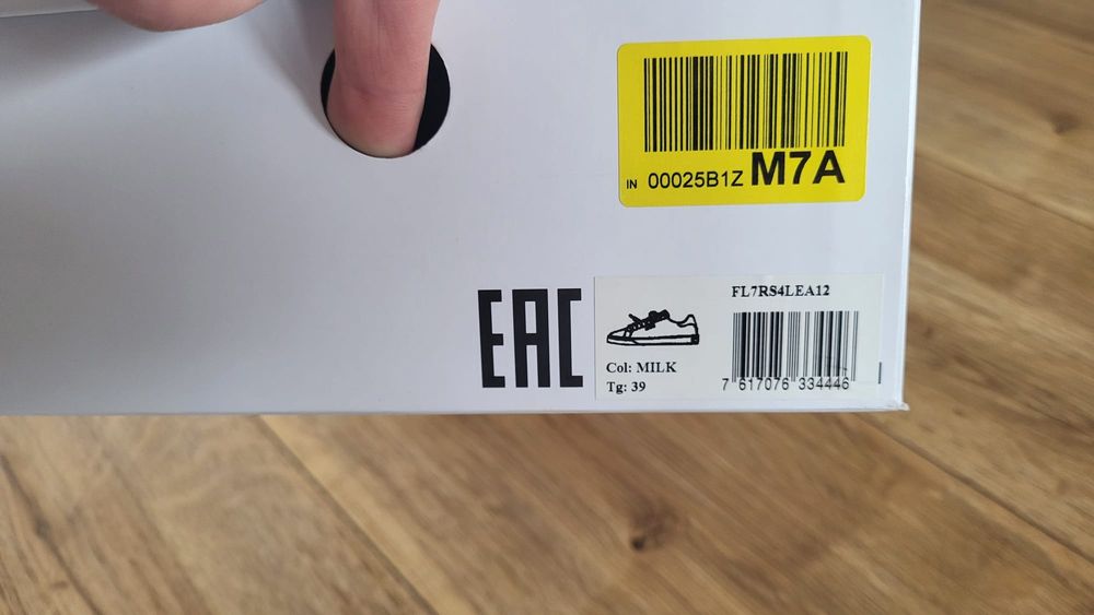 Sprzedam nowe sneakersy GUESS  skórzane