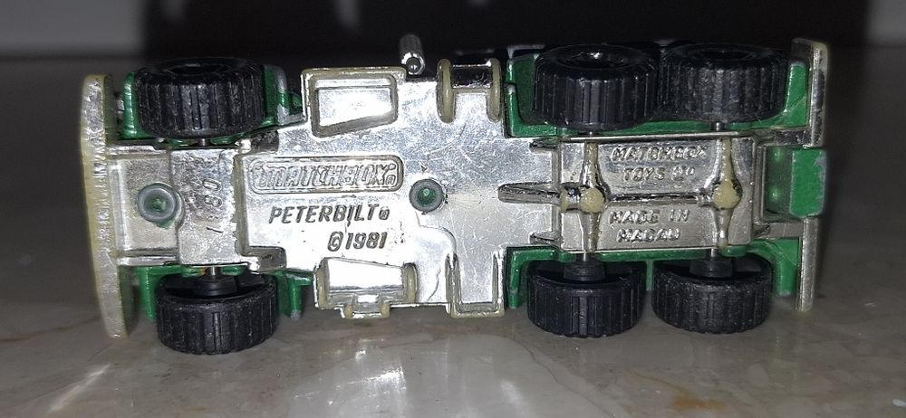 Resorak Matchbox PETERBILT 1981 rok