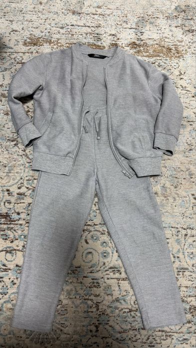 Продам костюм Next