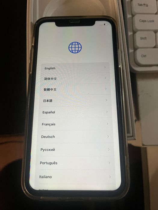 Iphone XR com caixa do 13 ( sem carregador ou cabo)