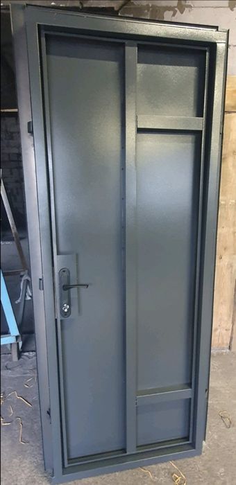 Вхідні залізні двері від виробника технічні нестандарти Доставка