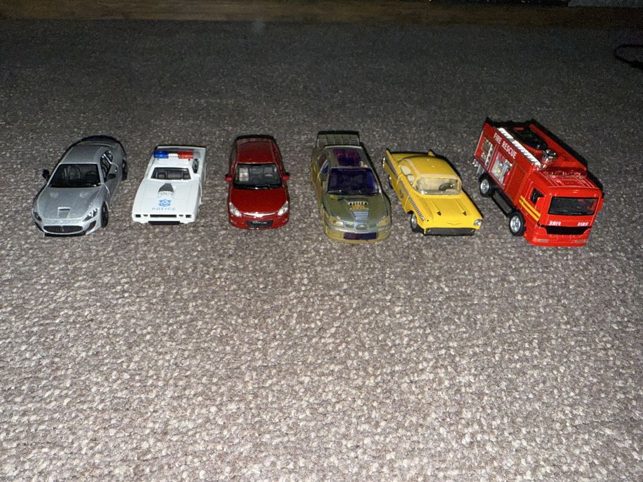 Машинки іграшкові