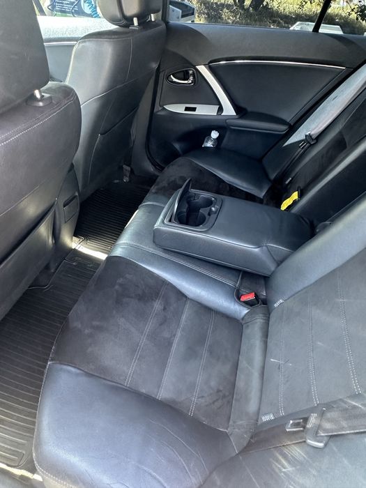 Продам автомобіль Toyota Avensis 2012р газ/бензин