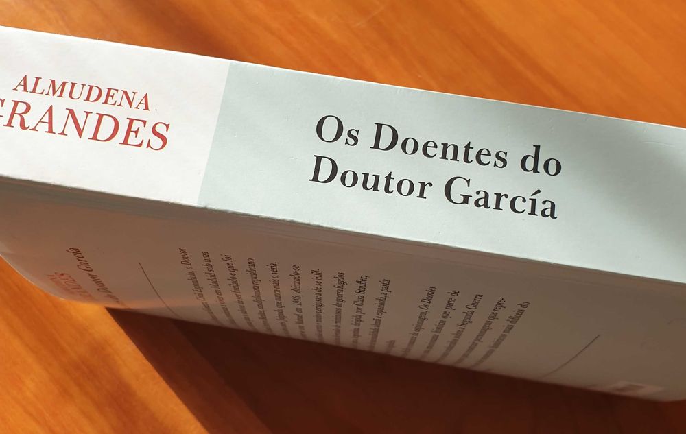Os Doentes do Doutor Garcia - Almudena Grandes (portes incluídos)