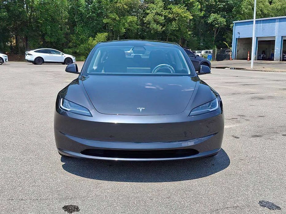 Tesla Model 3 Long Range      2025