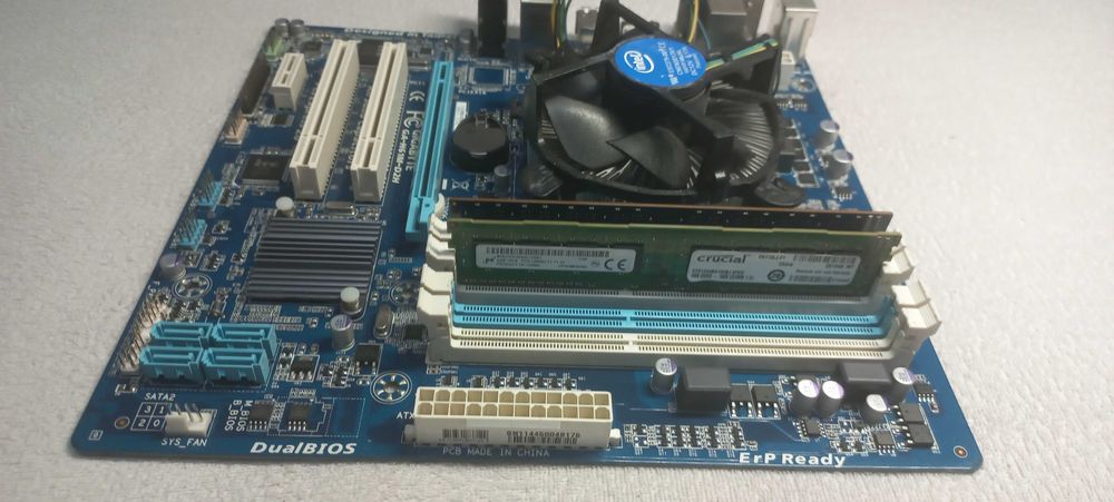 Gigabyte GA-H61M-D2H s1155 + I5-2400s + 8Gb DDR3 (1600)