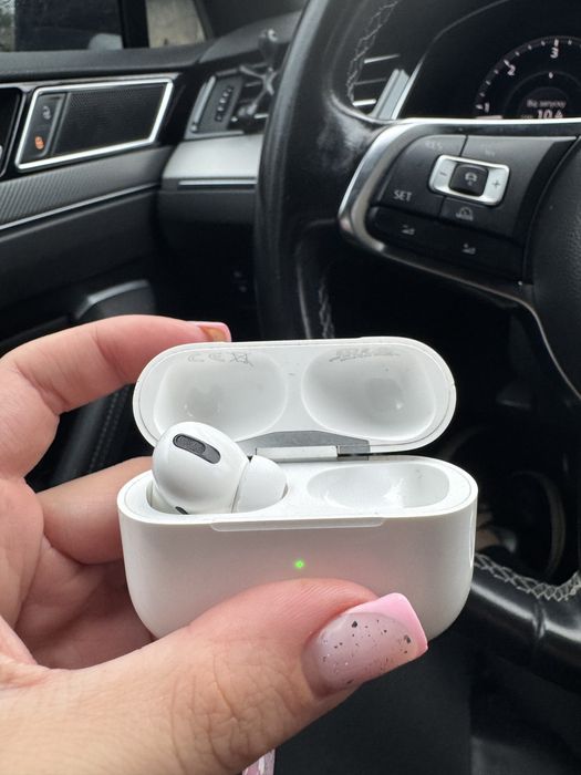 Airpods pro лівий навушник+кейс