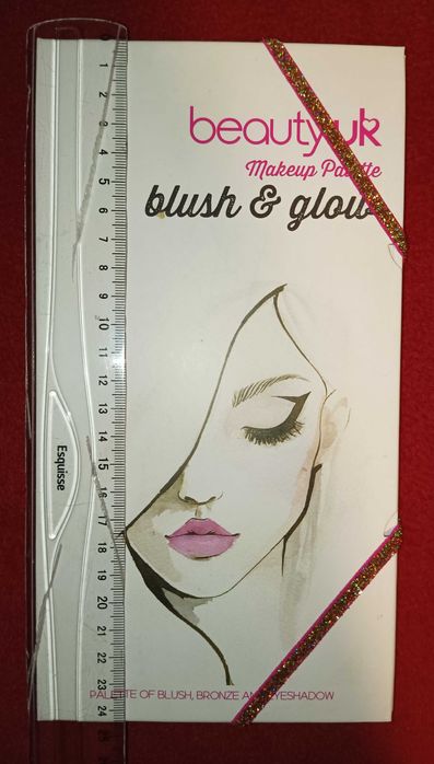 Makeup zestaw kosmetyków cienie róż bronzer eleganckie prezent make-up