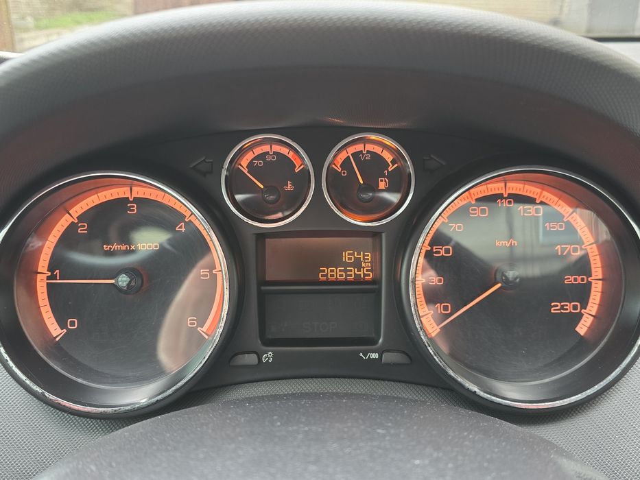 Peugeot 308 2011 г.   1.6D MT дизель