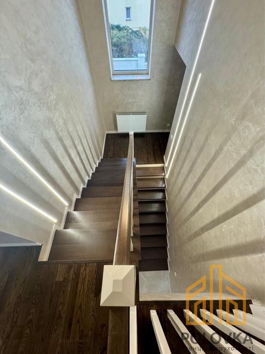 БЕЗ КОМІСІЇ Продаж 3-кімнатного таунхаусу з гаражем у центрі міста