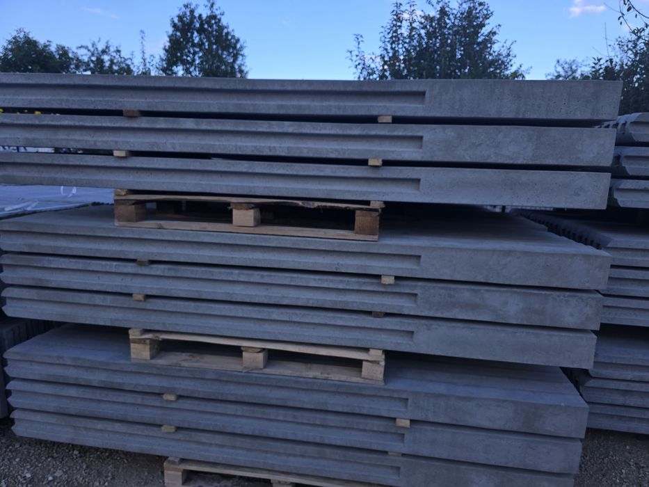 Słupek betonowy na 4 płyta