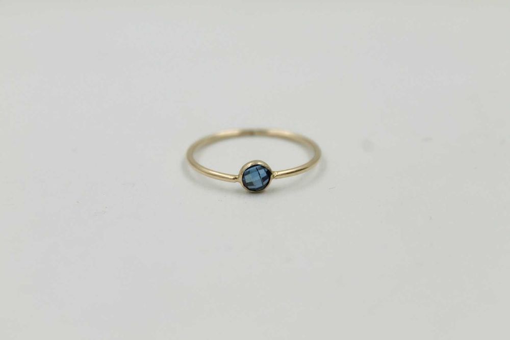 Delikatny złoty pierścionek  -585- R.8