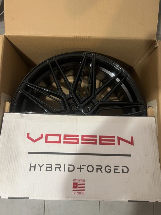 Felgi Vossen HF-7 23" 5x130 Lamborghini Urus / 10.5J & 12J / Gloss Black / Komplet