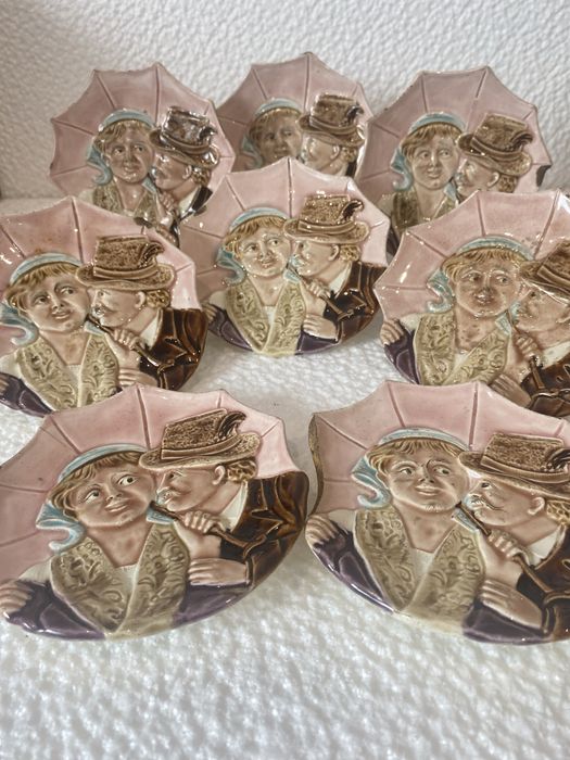 Talerzyki deserowe majolika porcelna Steidl Znain przedwojenne