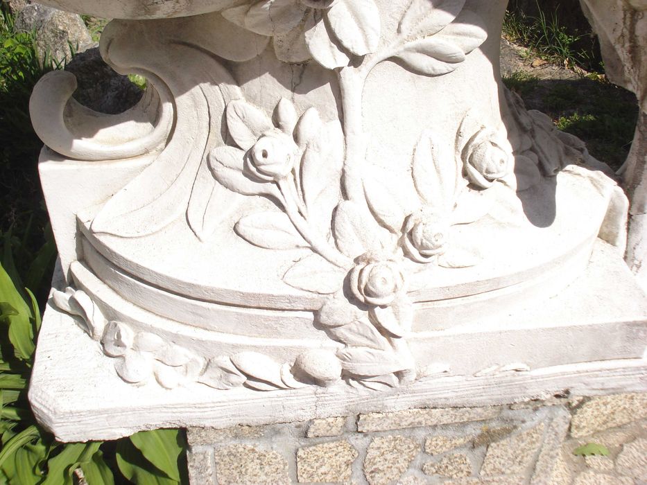 Estátua de Jardim com fonte para decoração de jardins. 1,70 altura