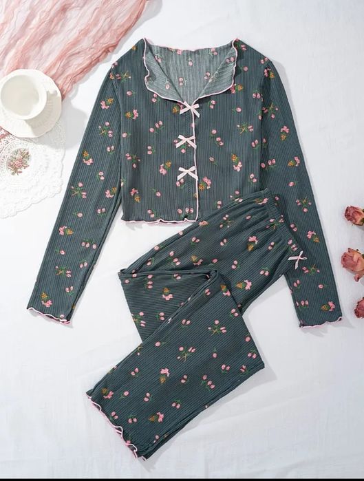 Жіноча піжама розмір M з квітковим принтом