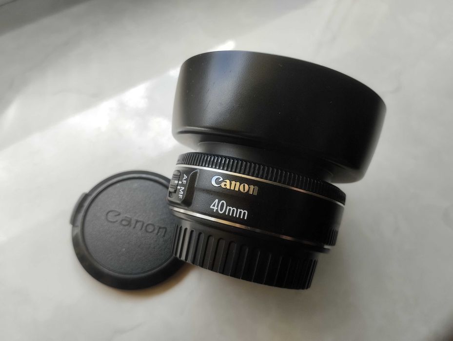 Обєктив Canon EF 40mm f/ 2.8 STM + бленда