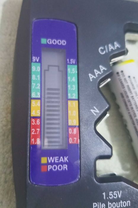 Универсальный цифровой тестер батареек/аккумуляторов LCD-BT886