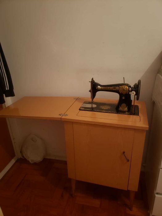 MAQUINA DE COSTURA