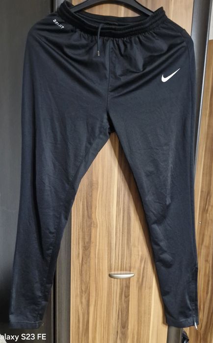Spodnie sportowe męskie Nike rozmiar S stan idealny