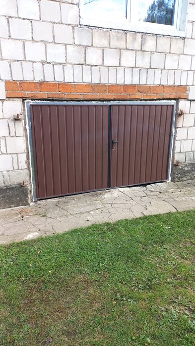 Brama na wymiar  Bramy Garażowe dwuskrzydłowa altana garażowa