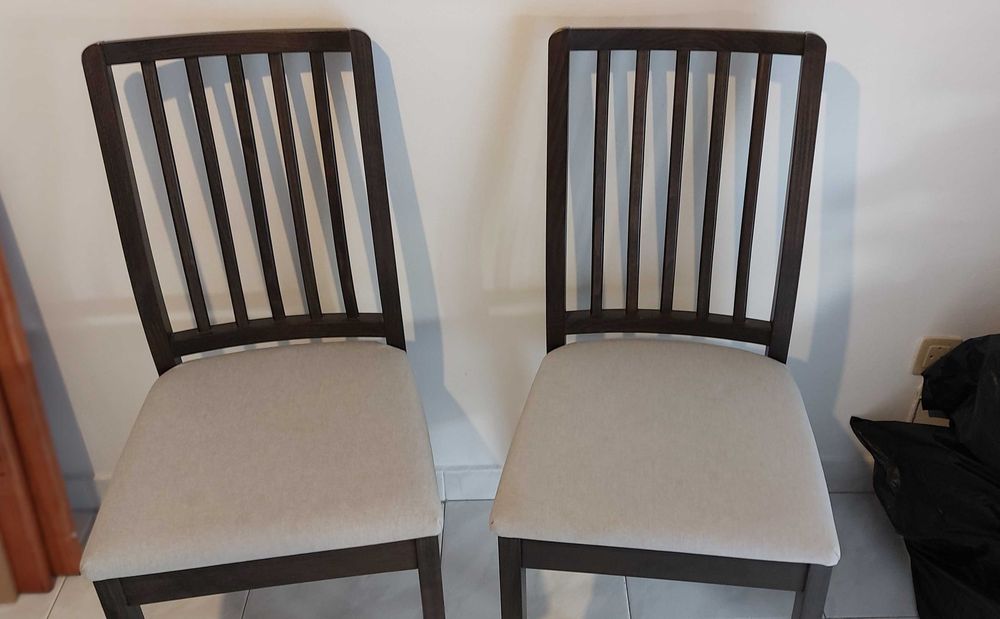 Vendo Mesa de cozinha + 2 Cadeiras
