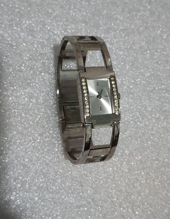 Наручний годинник "AVON" з браслетом, часовий механізм кварцевий.