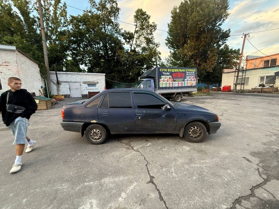 Продам опель кадет 1.6 бензин