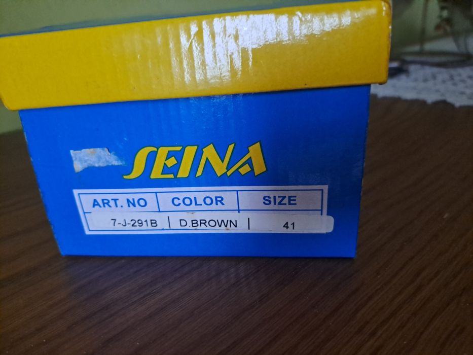 Nowe buty na małym  koreczku