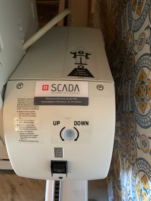 Cadeira Elevador de marca Handicare 950+ Scada impecável com pouco uso