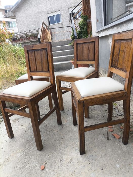 Conjunto de 4 cadeiras vintage em madeira maciça
