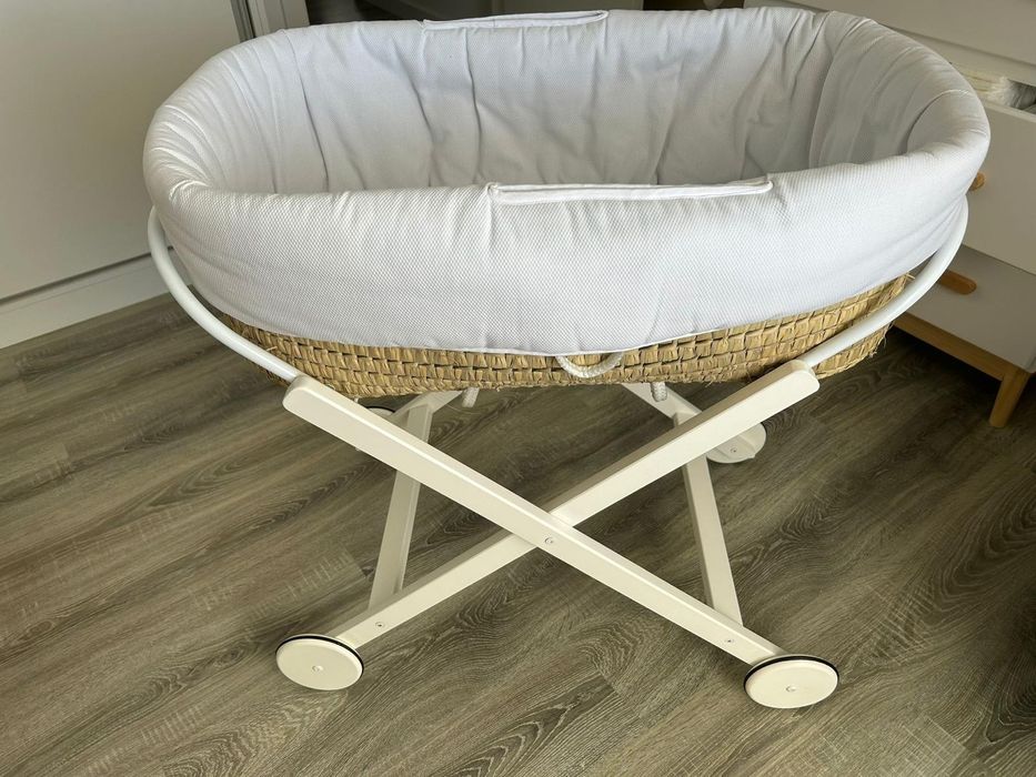 Alcofa de Bebé em Palha com Suporte Dobrável e Rodas