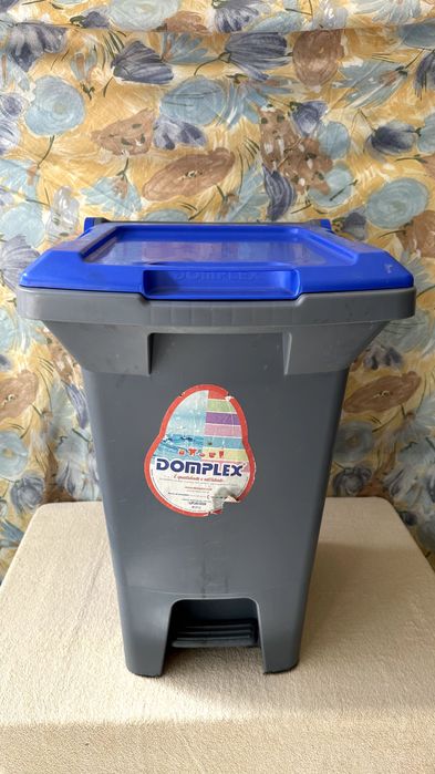 Conteneur de 60 litres avec couvercle et roulettes Domplex ITC
